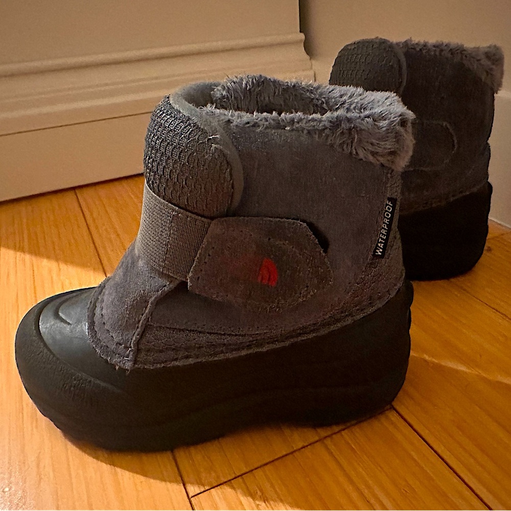 The North Face Toddler Alpenglow II snow boots